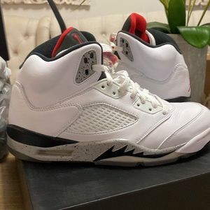 Men’s Nike Jordan 5 retro white red black size 8.5